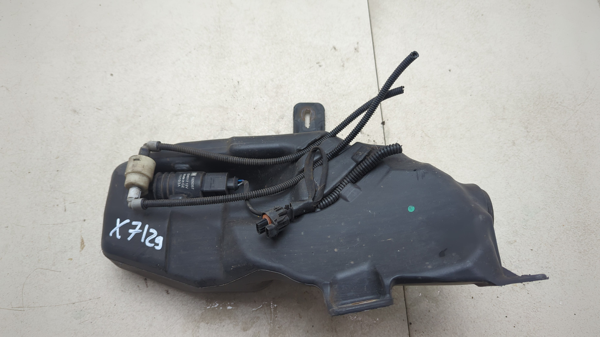 Бачок омывателя лобового стекла