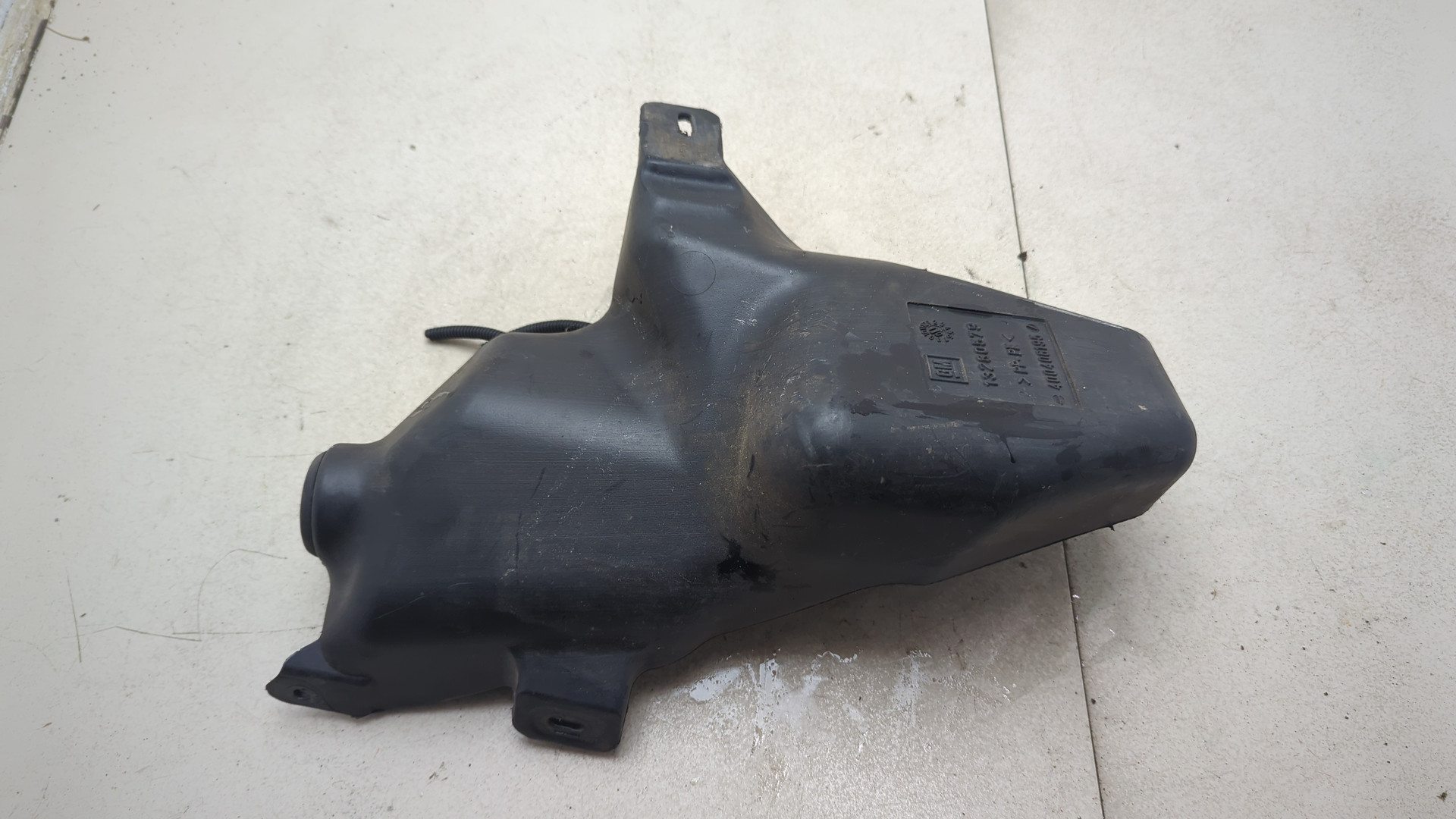 Бачок омывателя лобового стекла