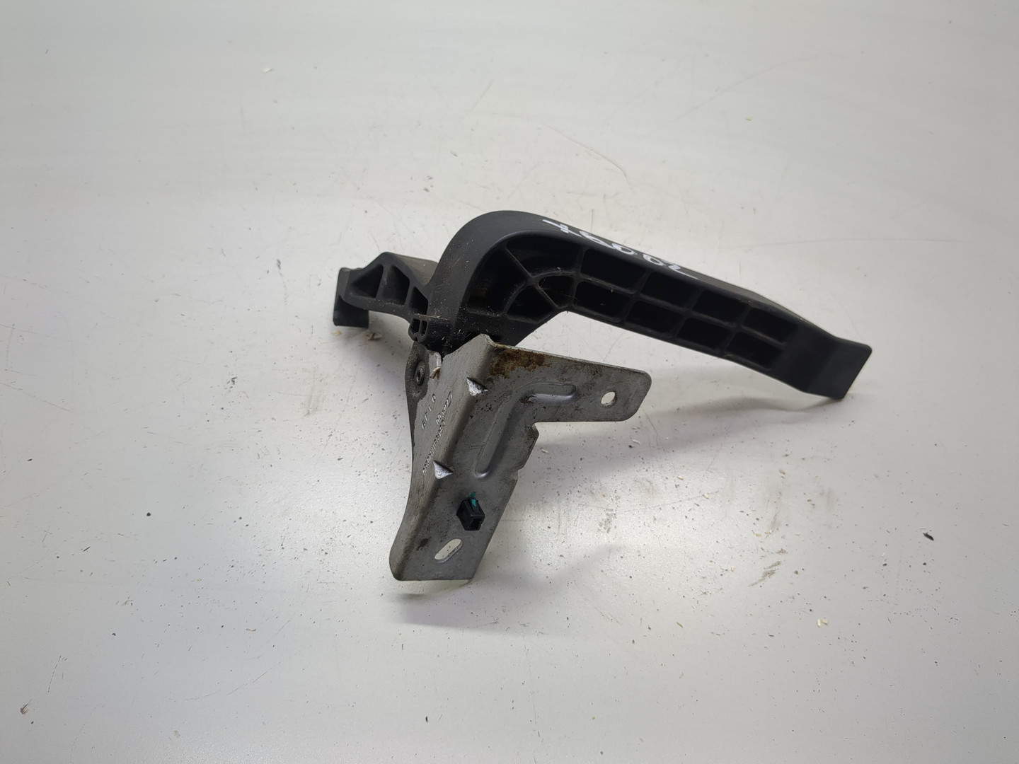 Ручка открывания капота