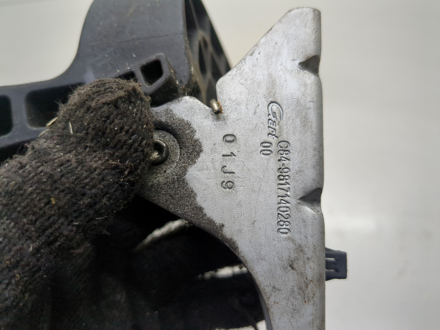 Ручка открывания капота