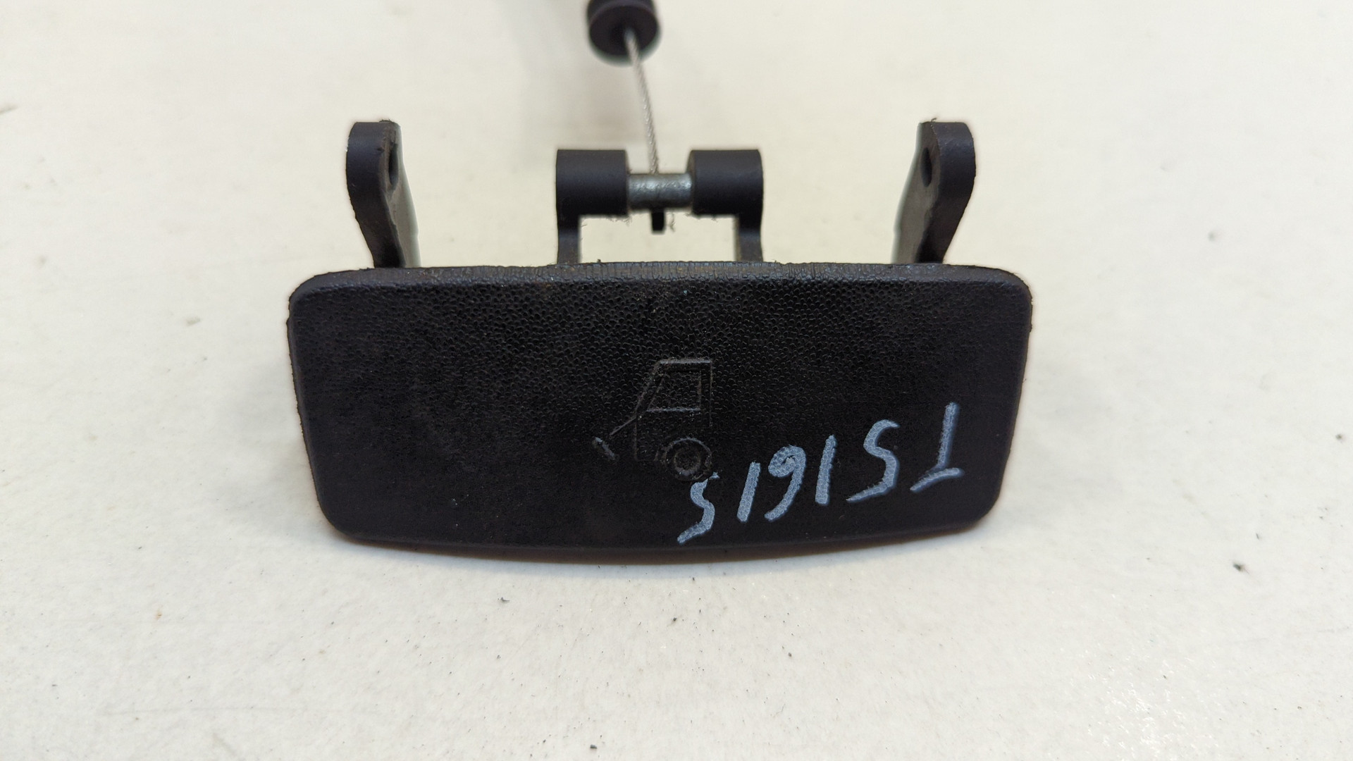 Трос открывания капота