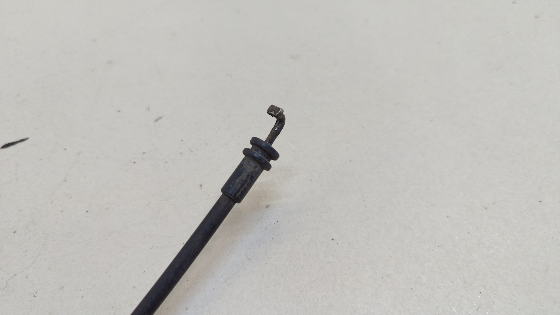 Трос открывания капота