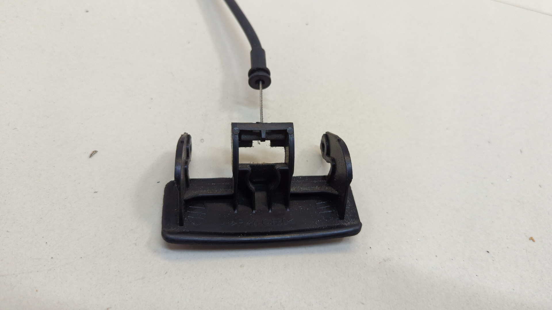 Трос открывания капота