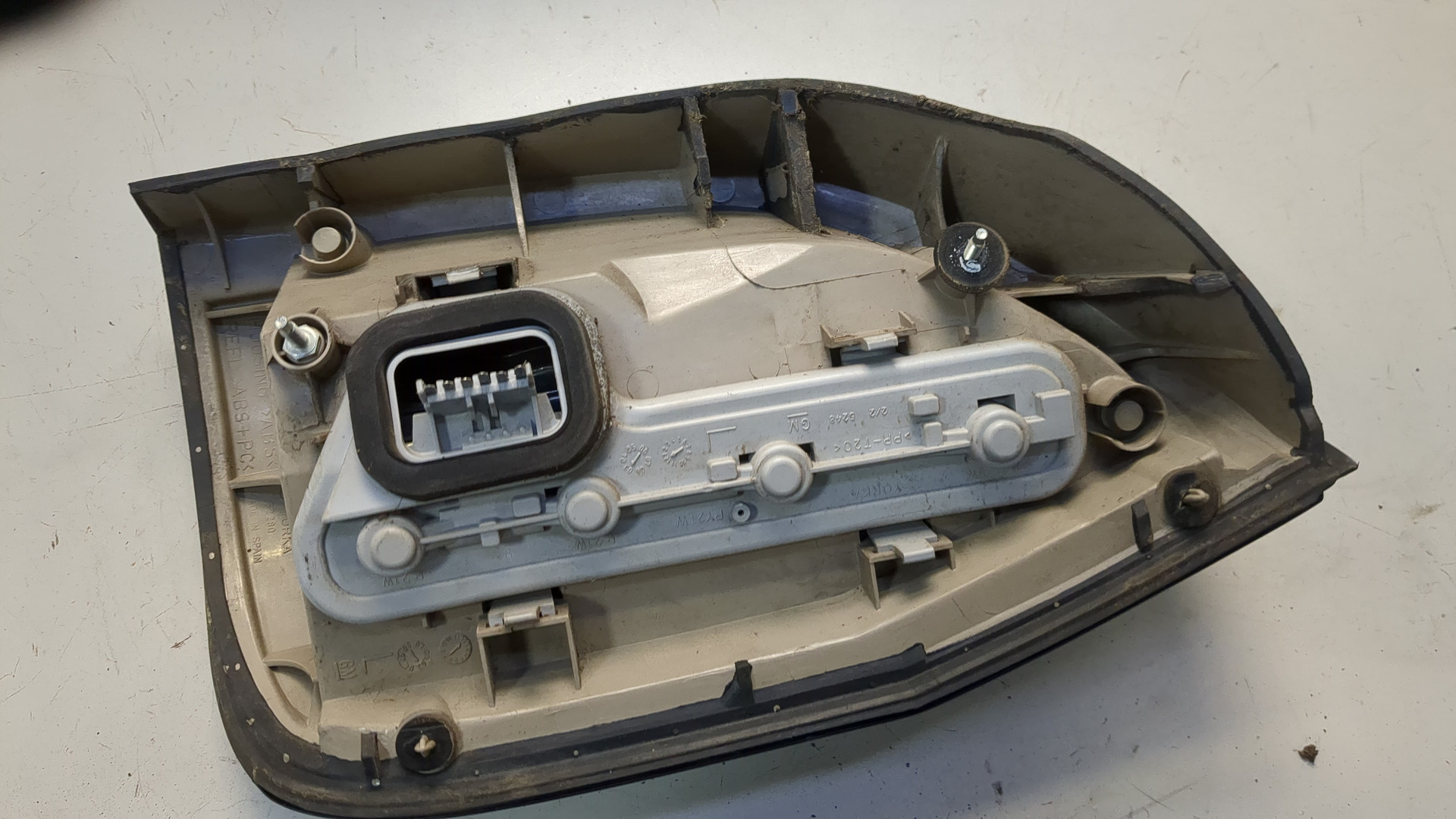 Фонарь задний левый