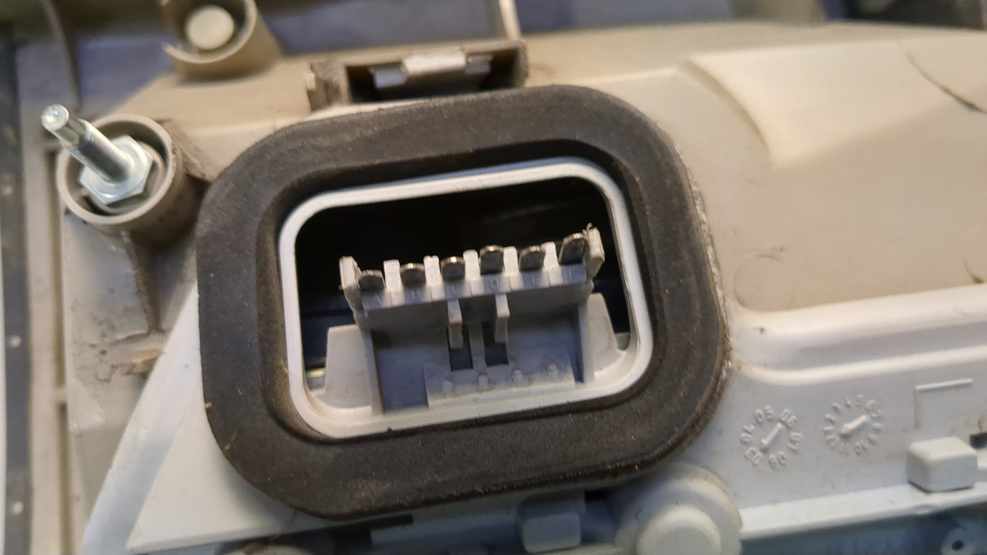 Фонарь задний левый