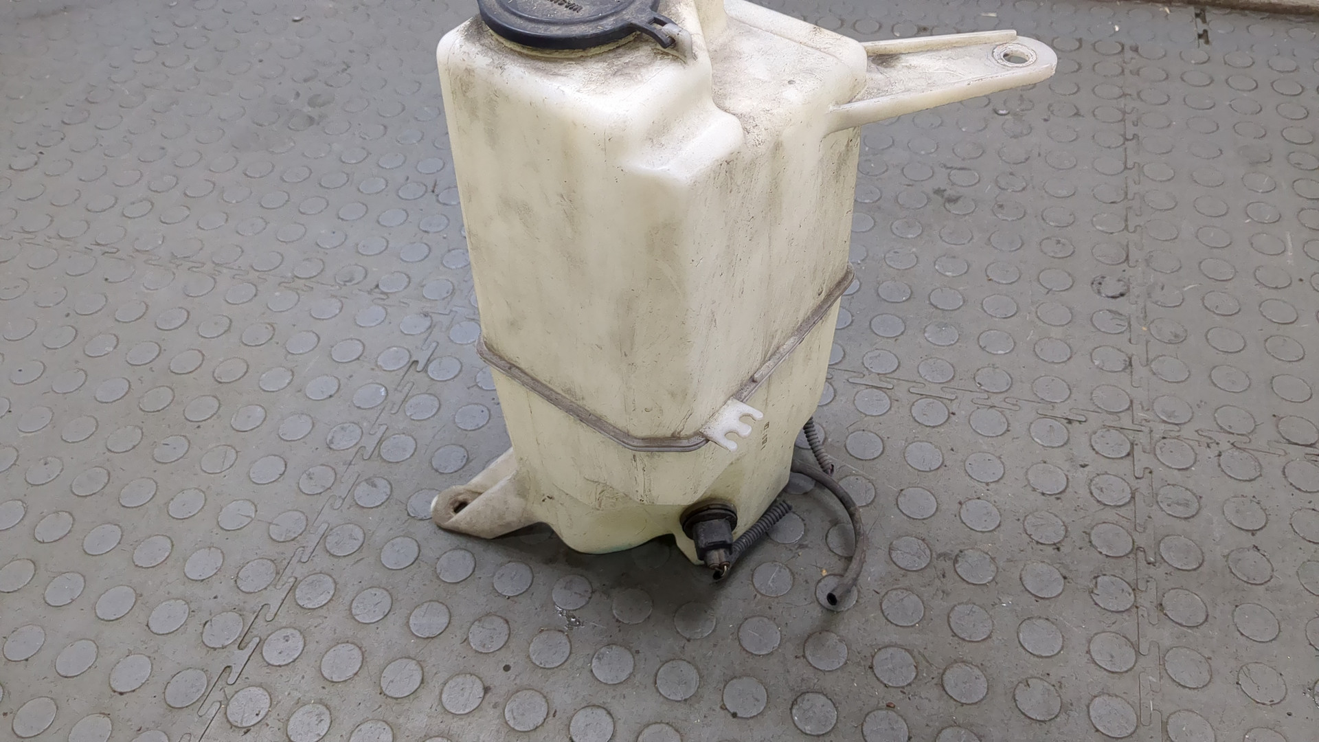 Бачок омывателя лобового стекла