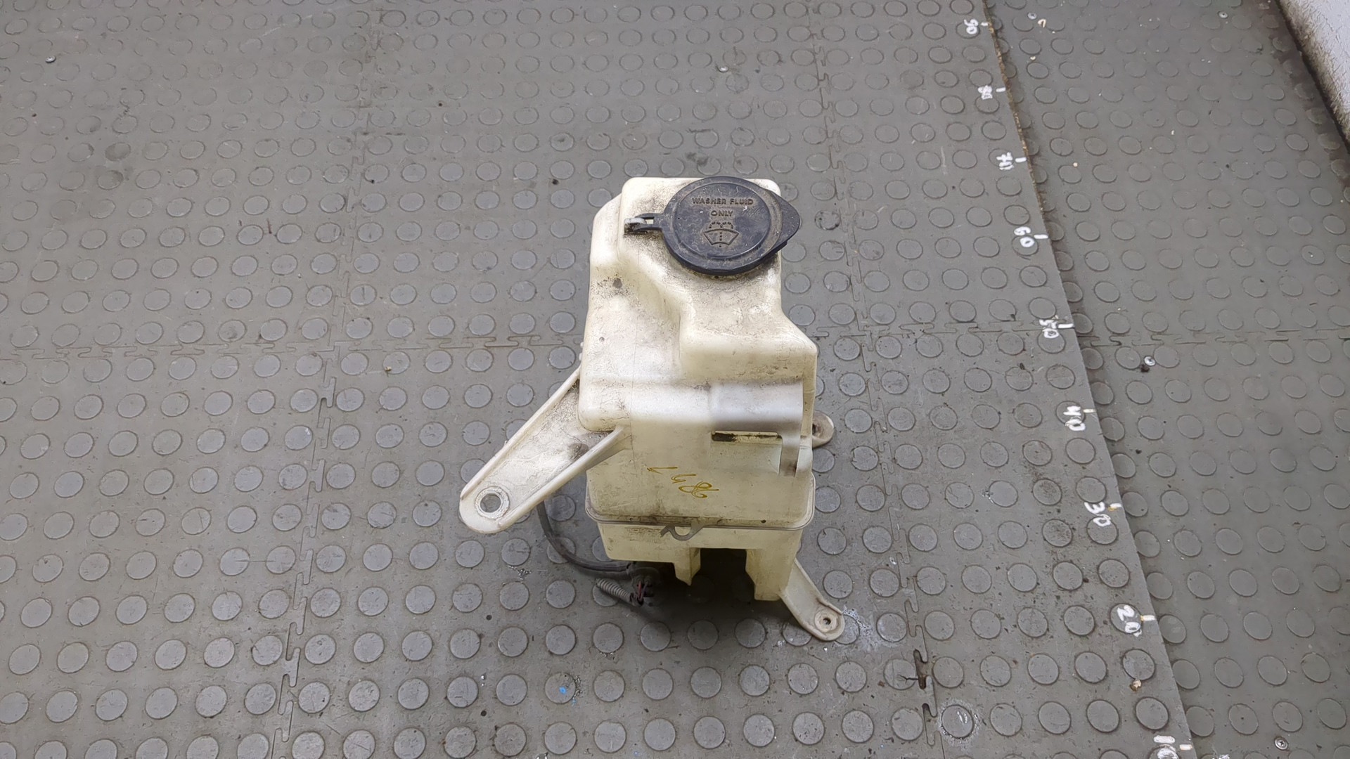 Бачок омывателя лобового стекла