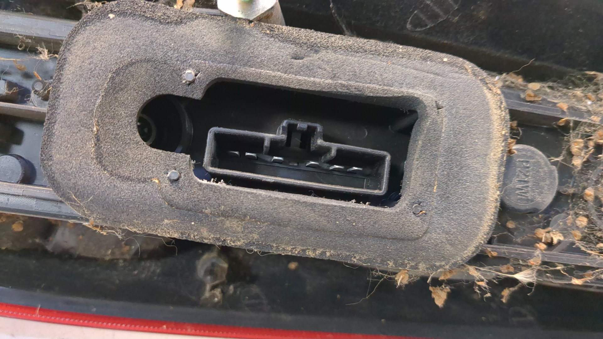 Фонарь задний левый