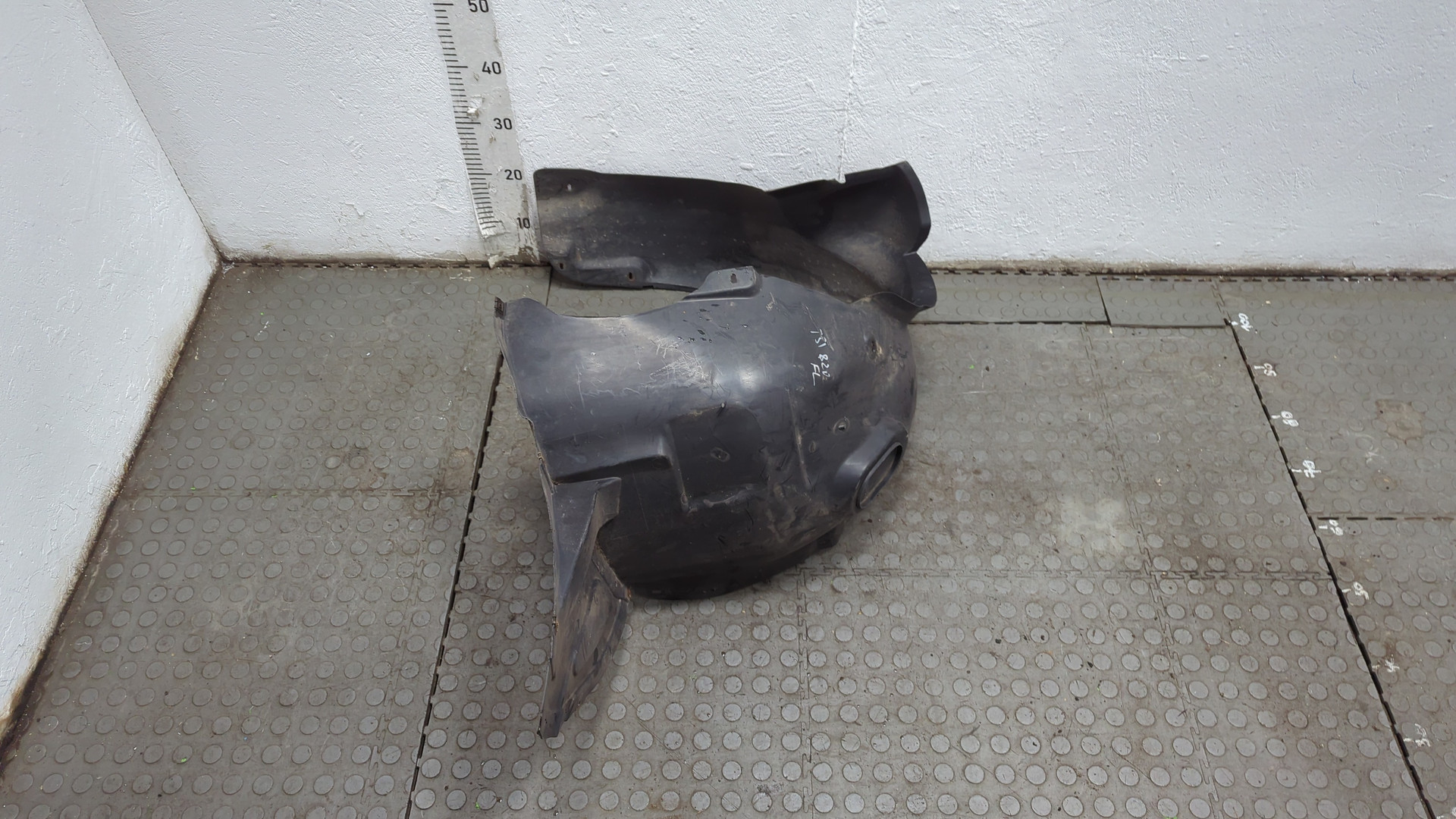 Локер передний левый