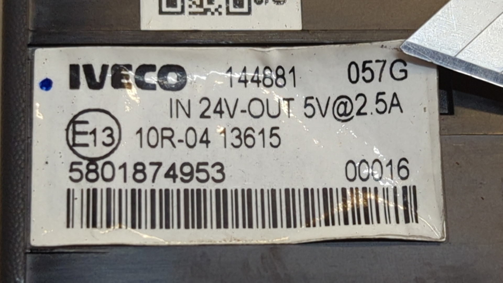 Гнездо AUX / USB IN