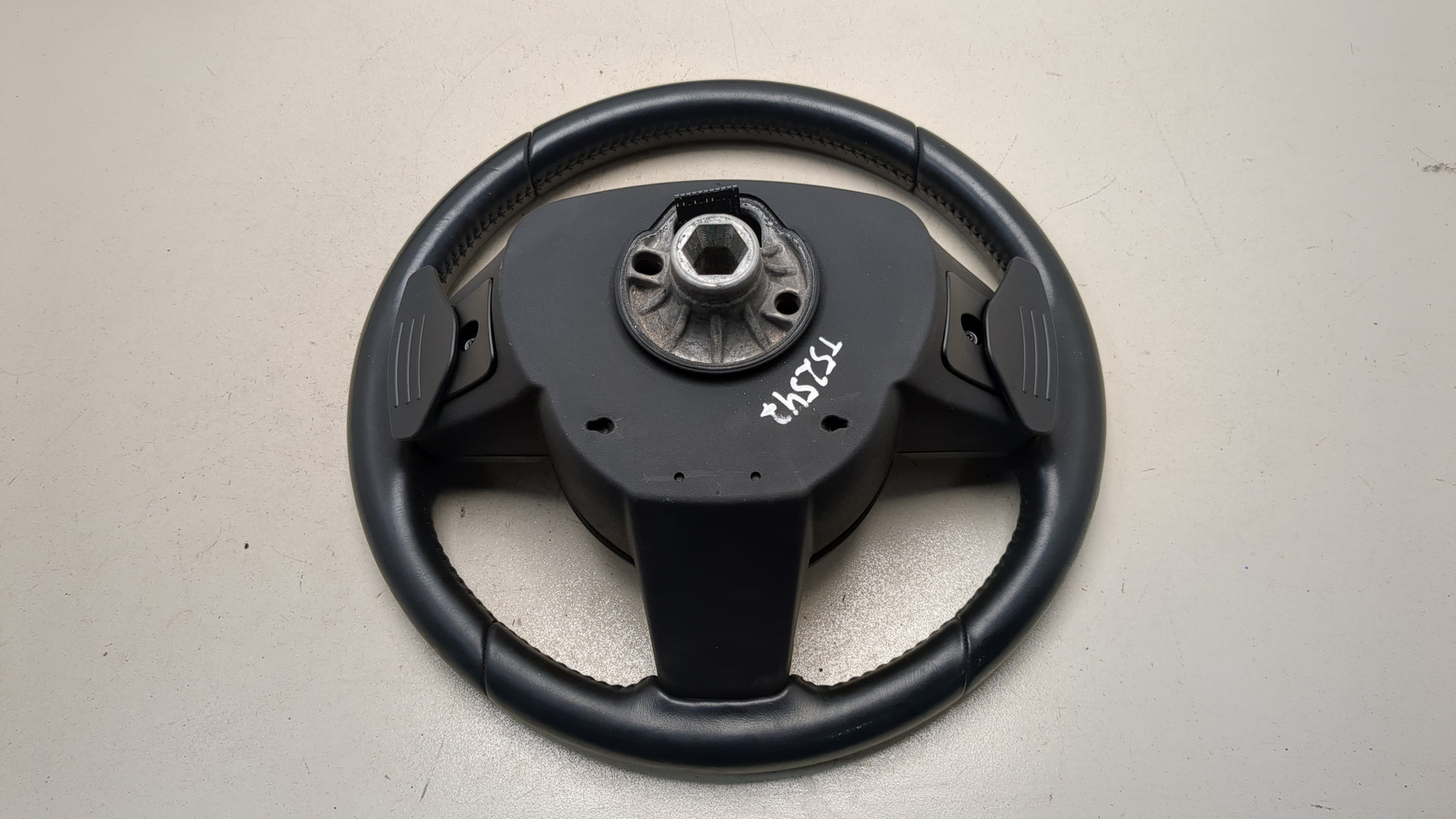 Рулевое колесо (руль)