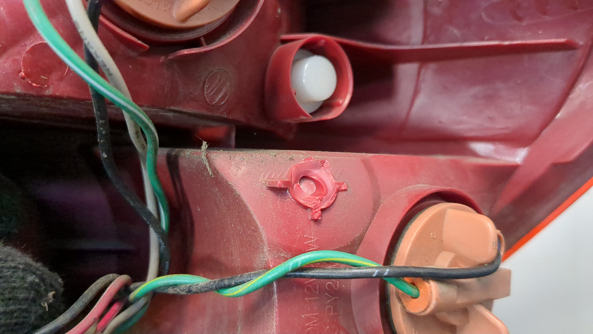 Фонарь задний левый