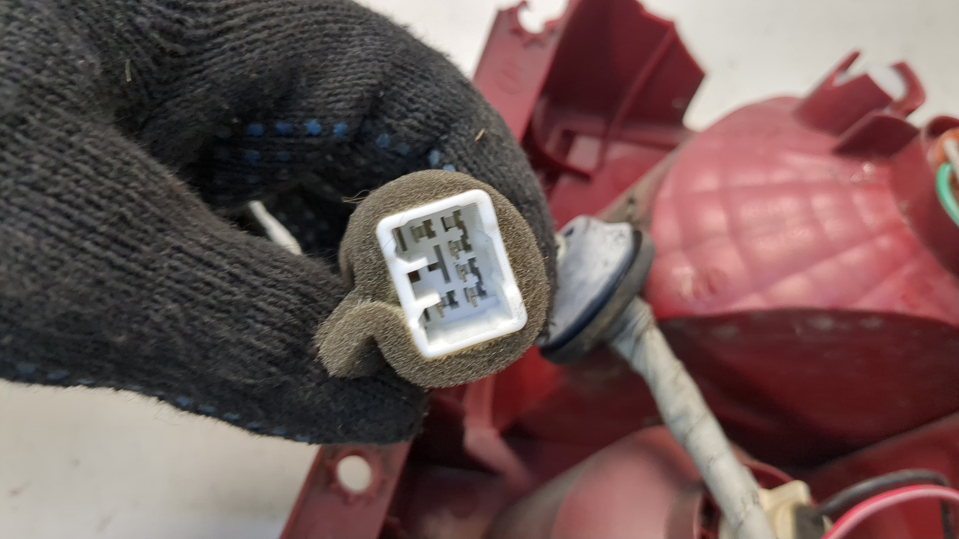 Фонарь задний левый