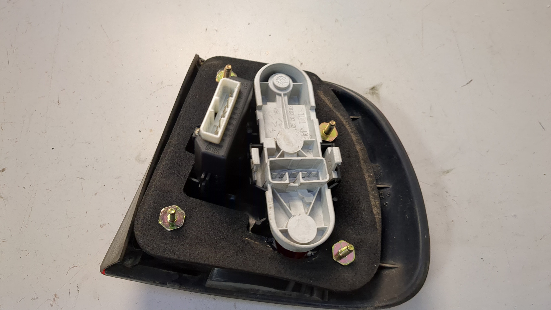 Фонарь задний левый