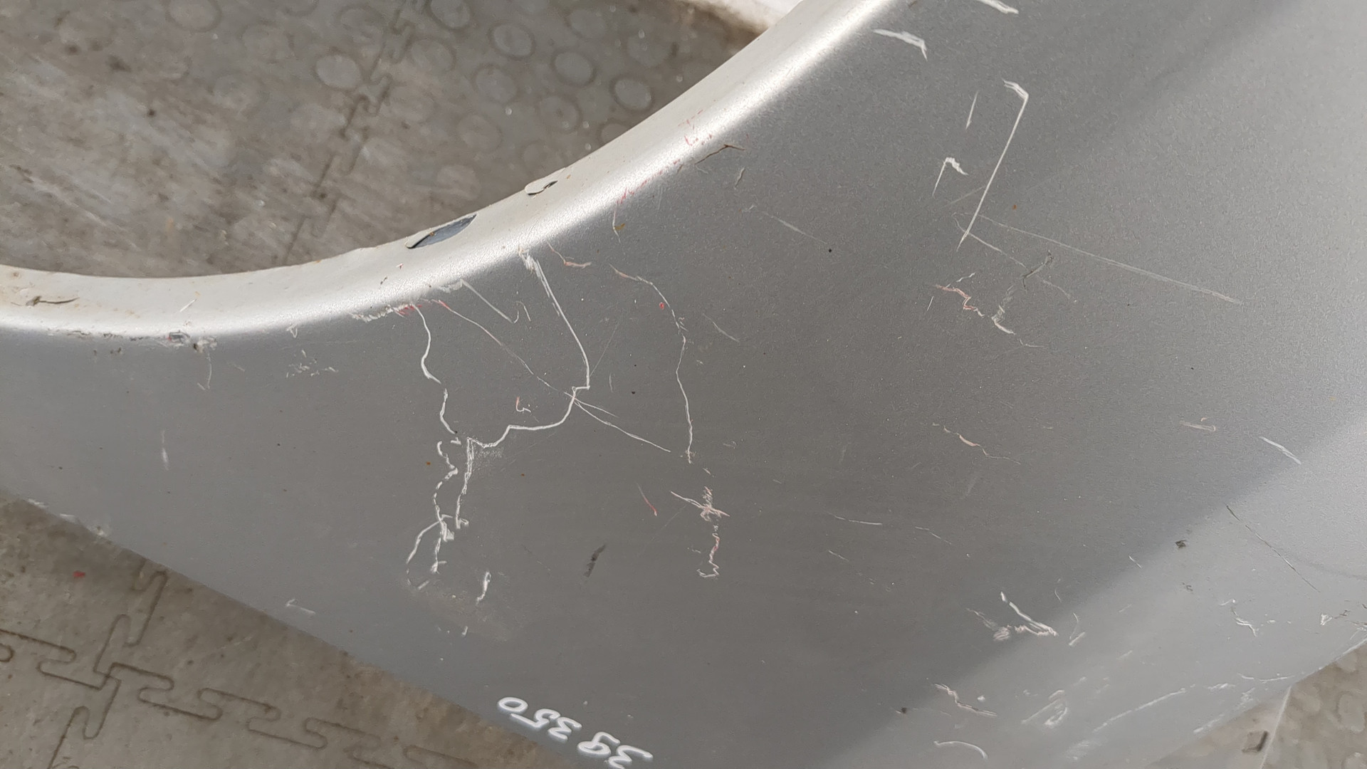 Крыло переднее левое