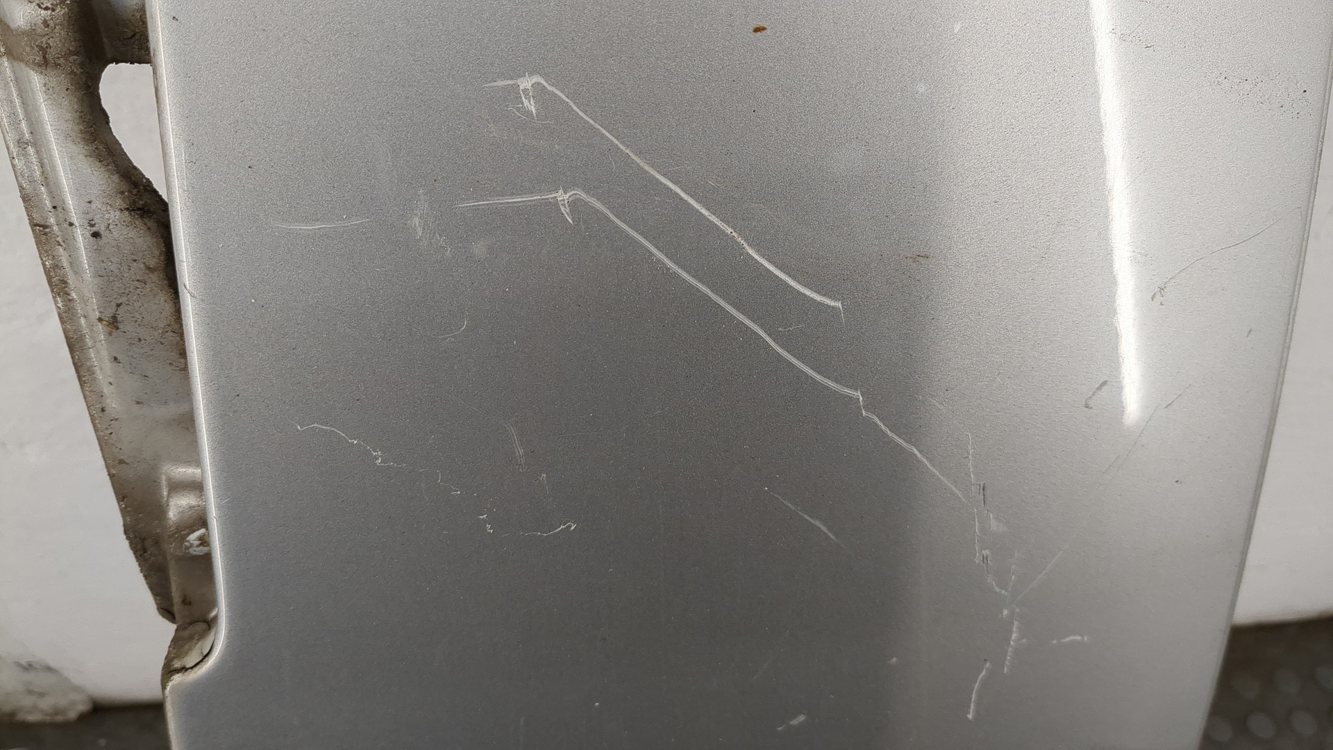 Крыло переднее левое