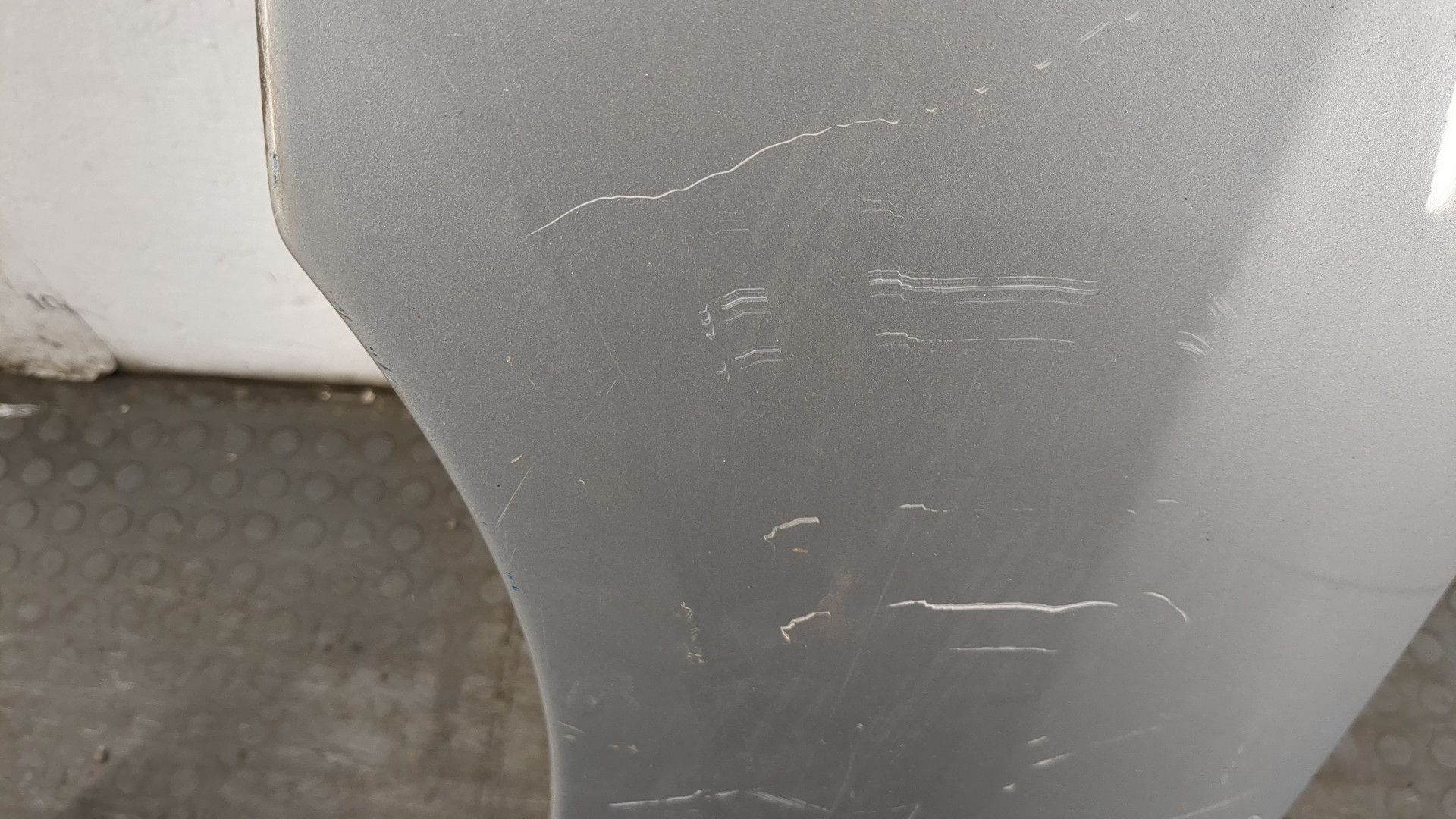 Крыло переднее левое