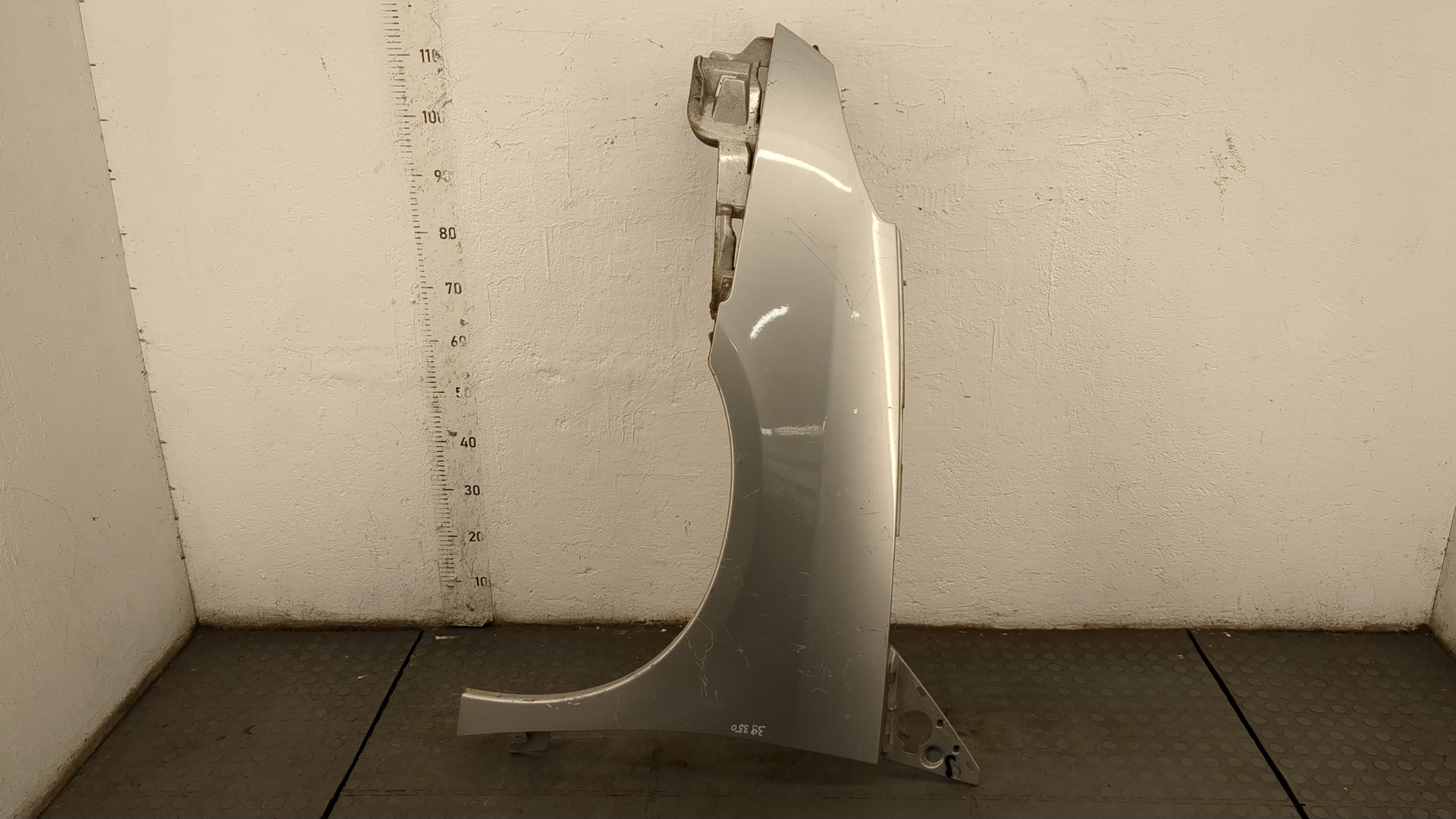 Крыло переднее левое