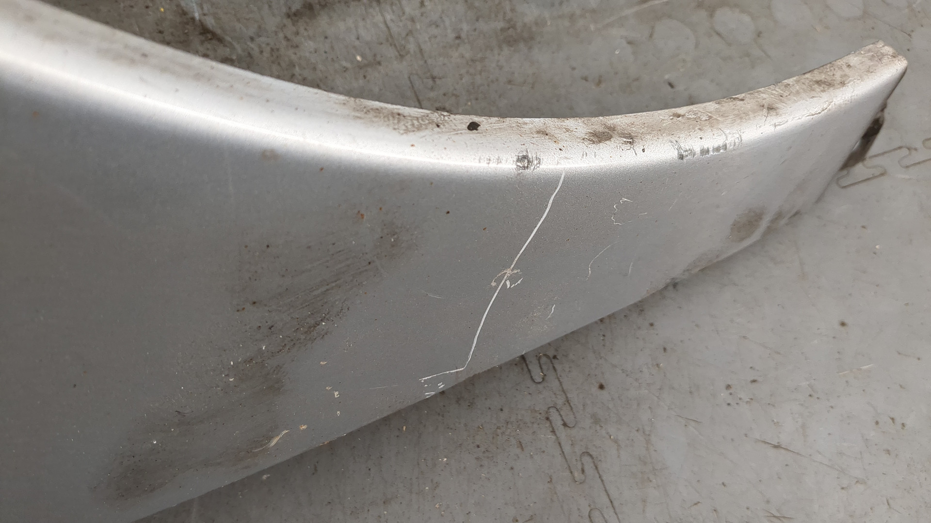 Крыло переднее правое