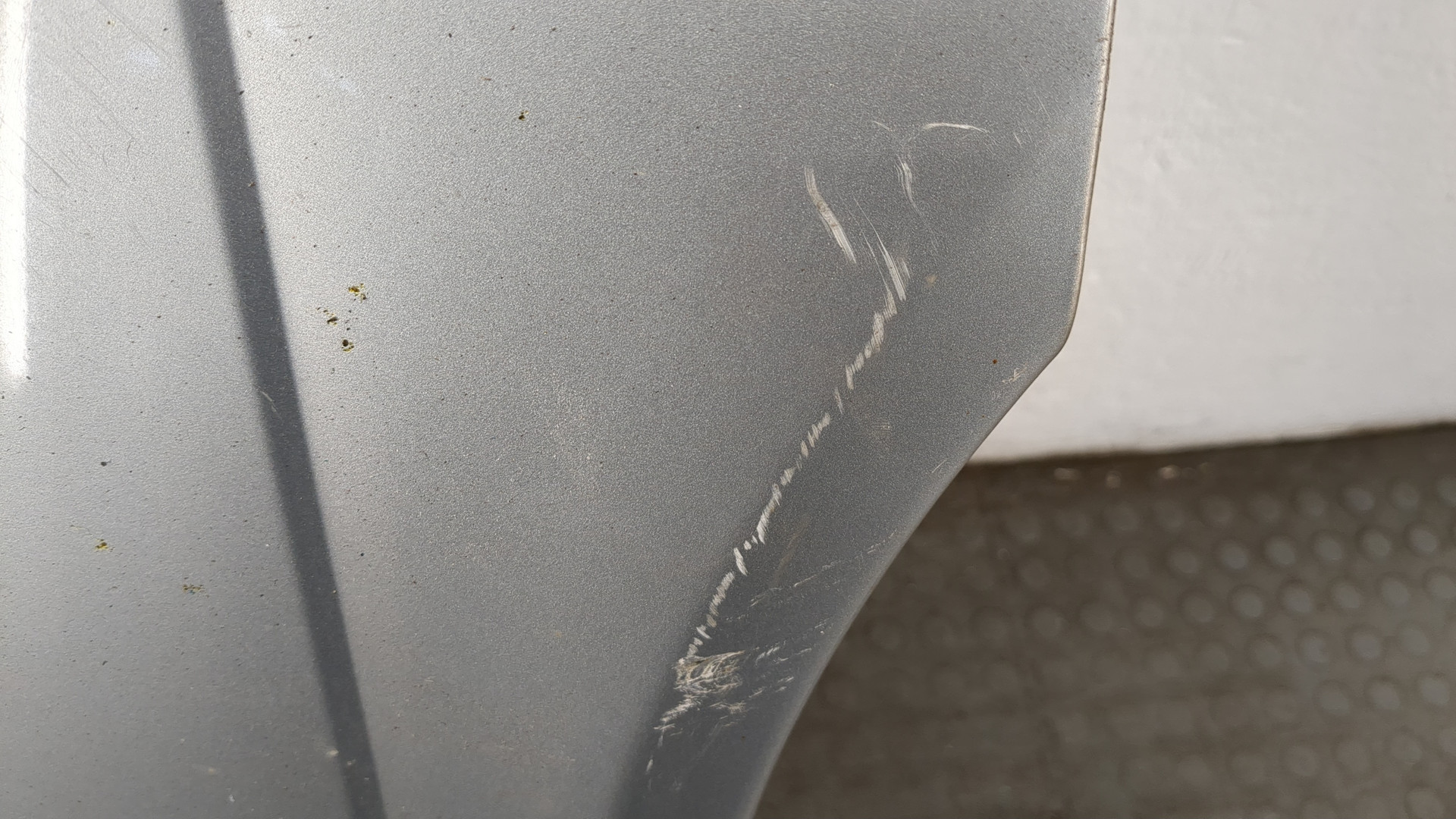 Крыло переднее правое