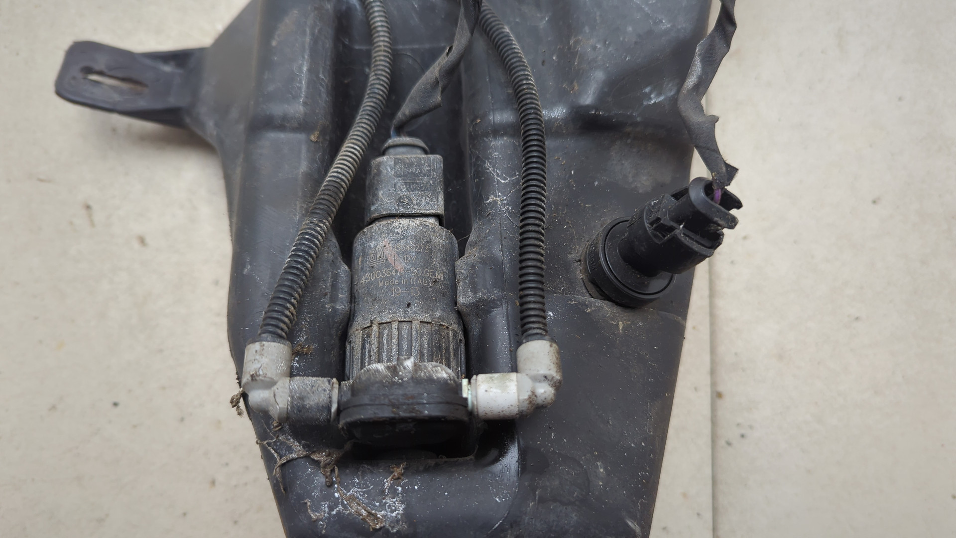 Бачок омывателя лобового стекла