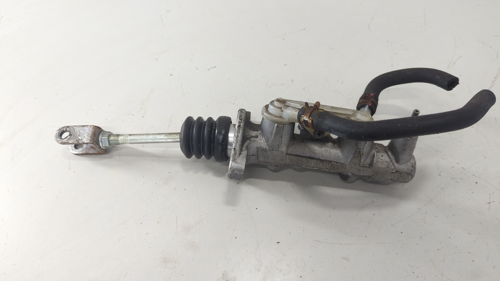 Цилиндр тормозной главный