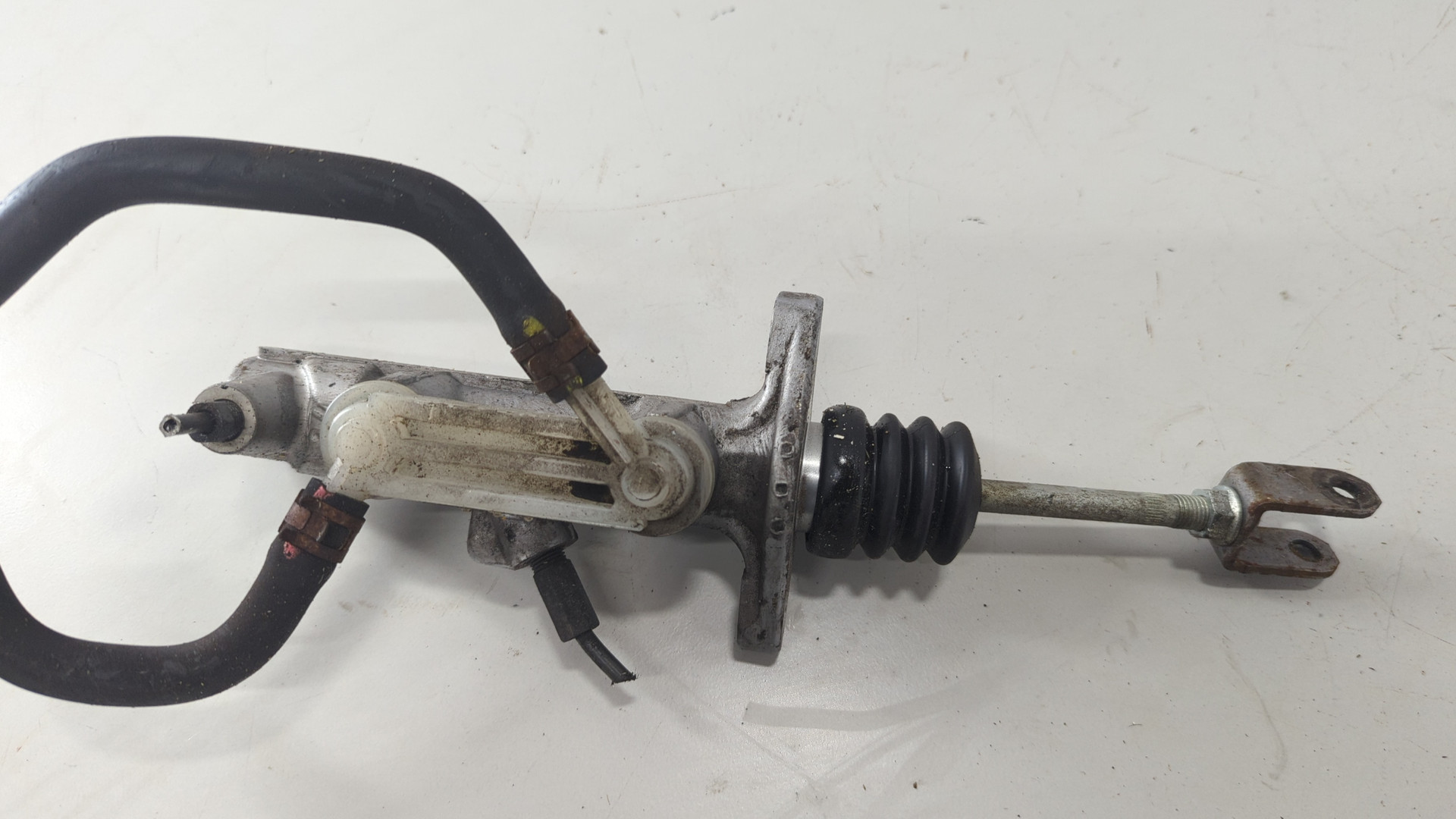 Цилиндр тормозной главный