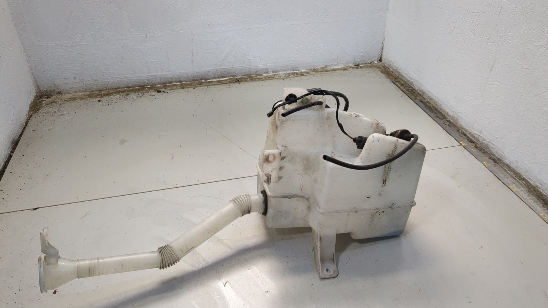 Бачок омывателя лобового стекла