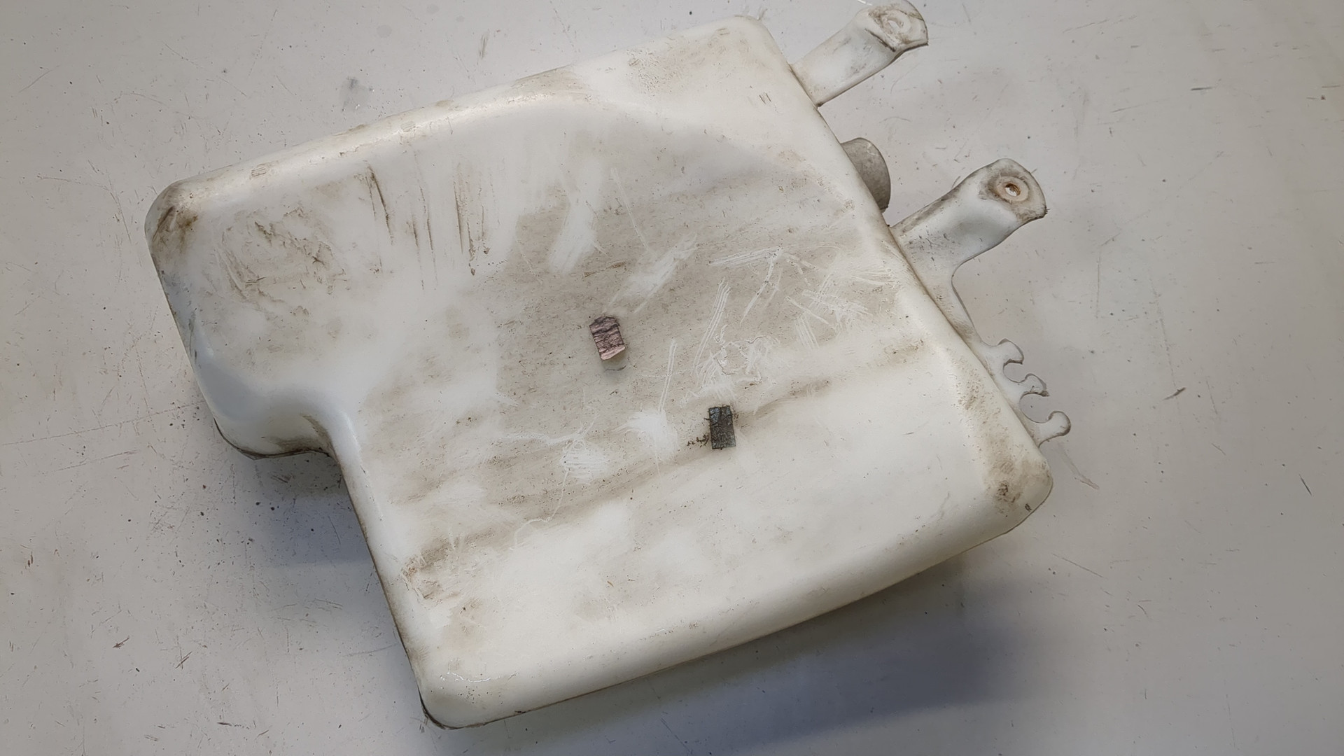 Бачок омывателя лобового стекла