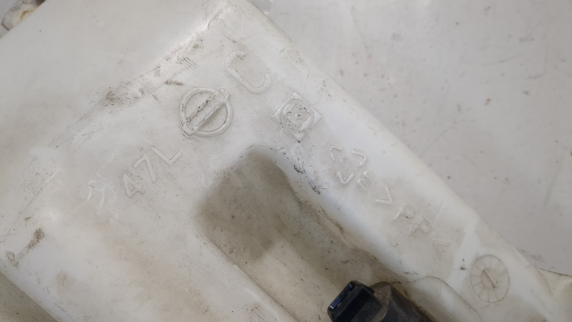 Бачок омывателя лобового стекла