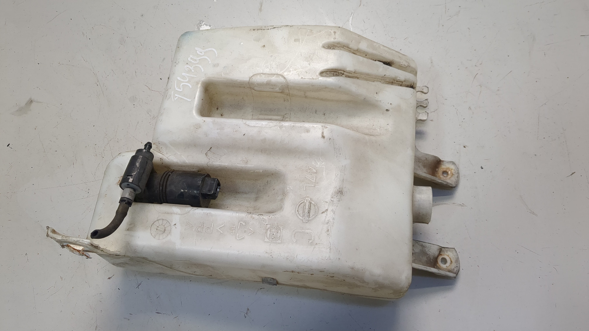 Бачок омывателя лобового стекла