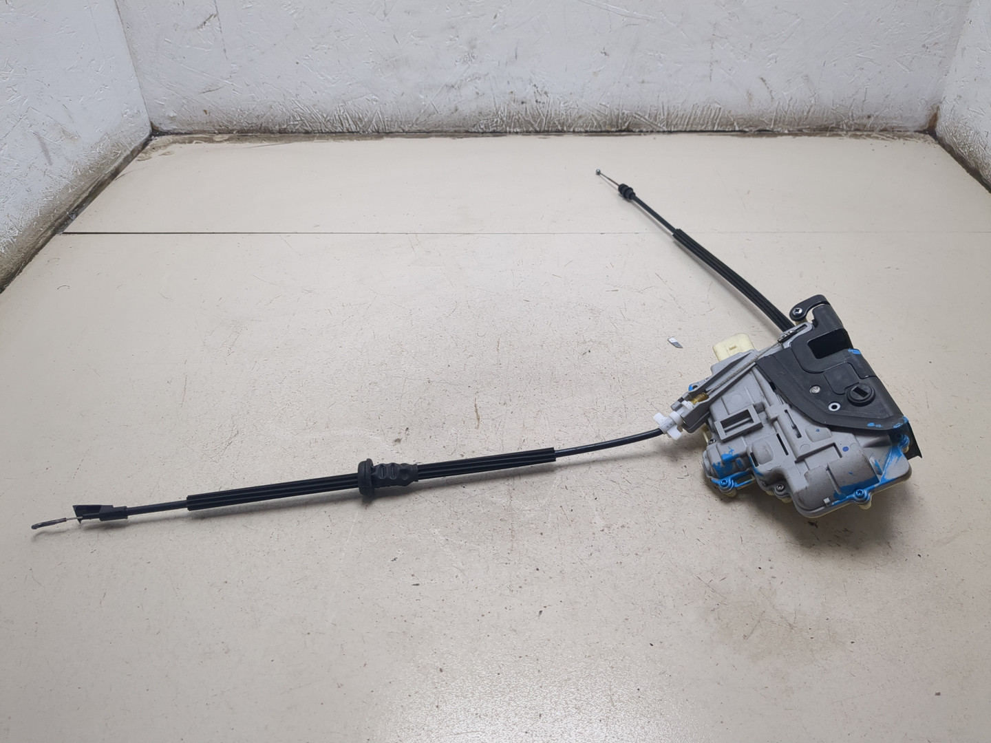 Замок двери задней левой