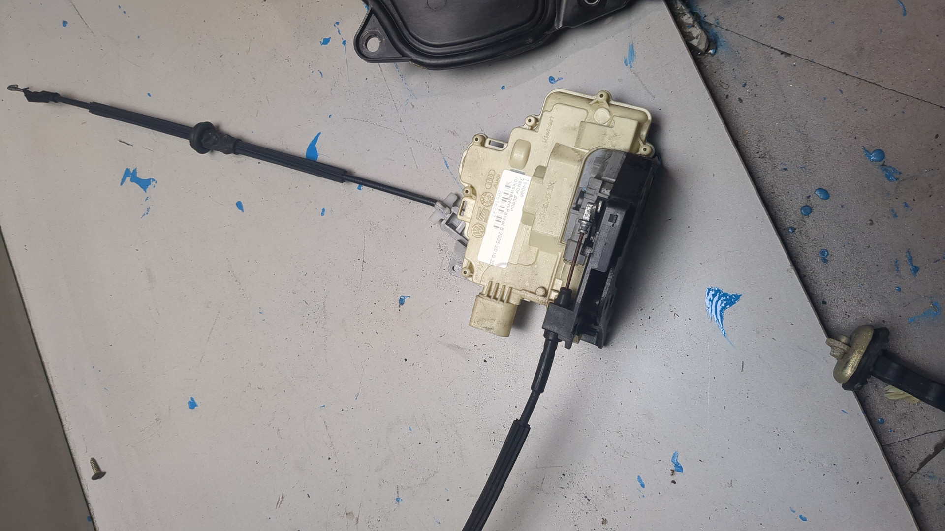 Замок двери задней левой