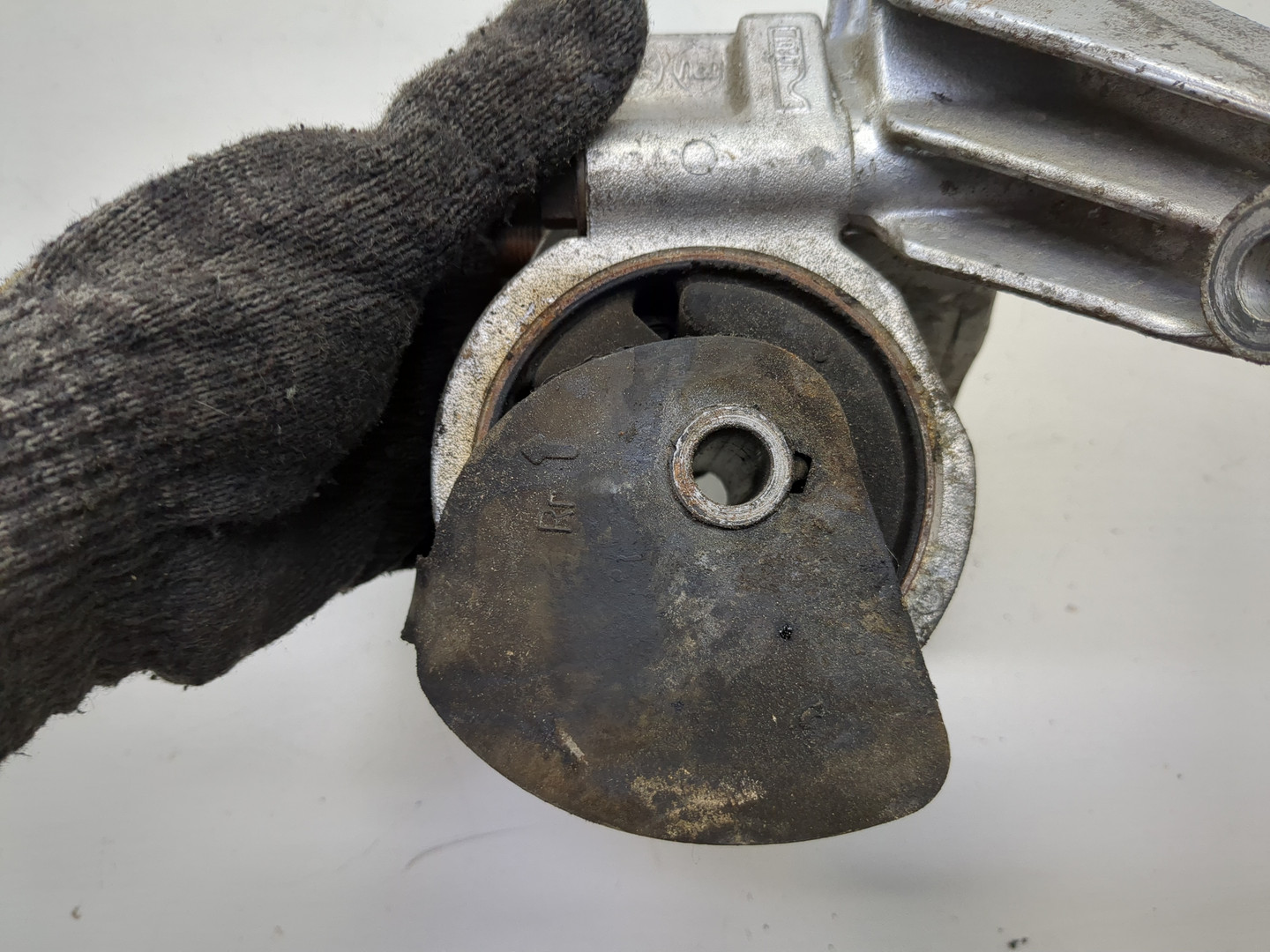 Опора двигателя