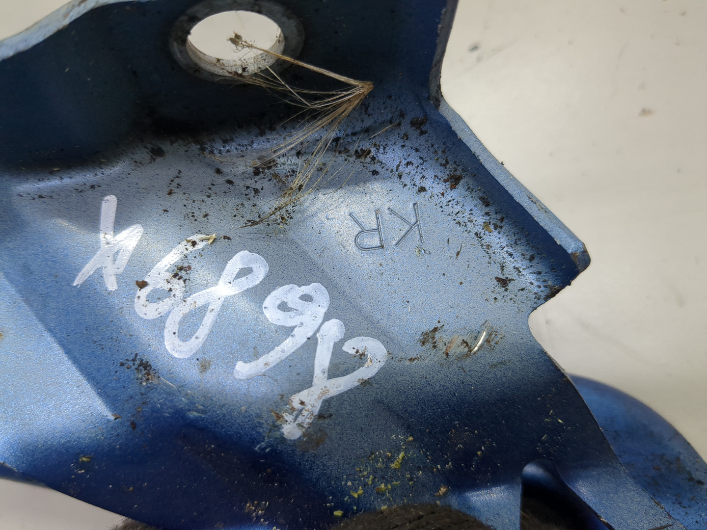 Петля капота правая