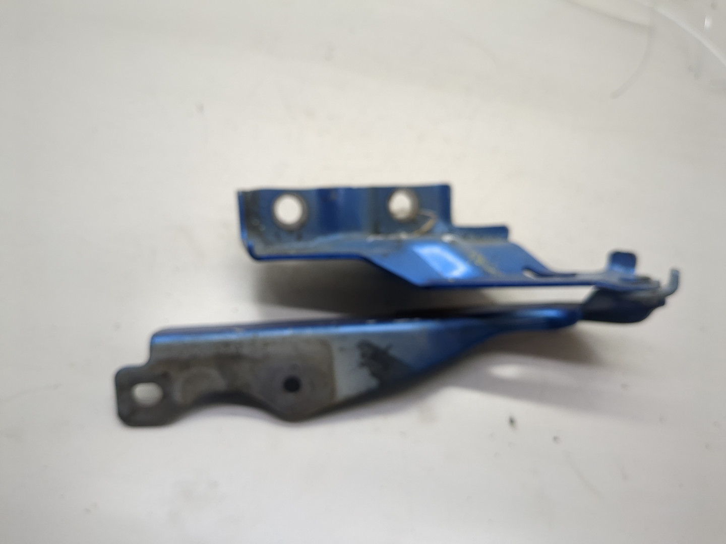 Петля капота правая