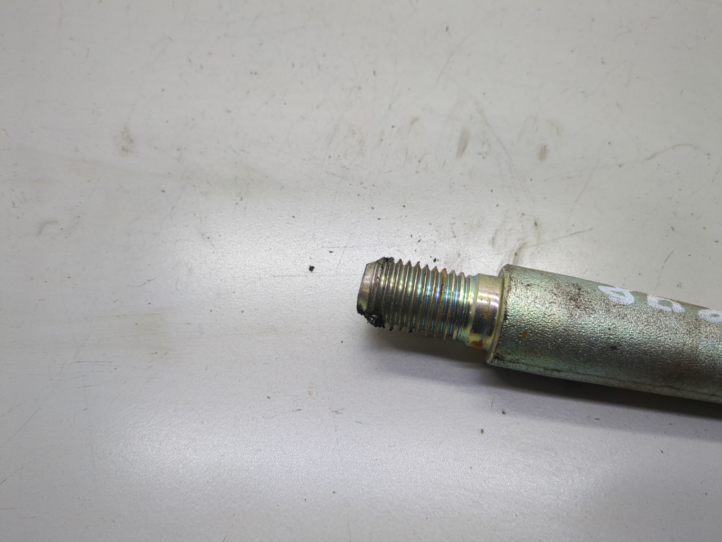 Крюк буксировочный