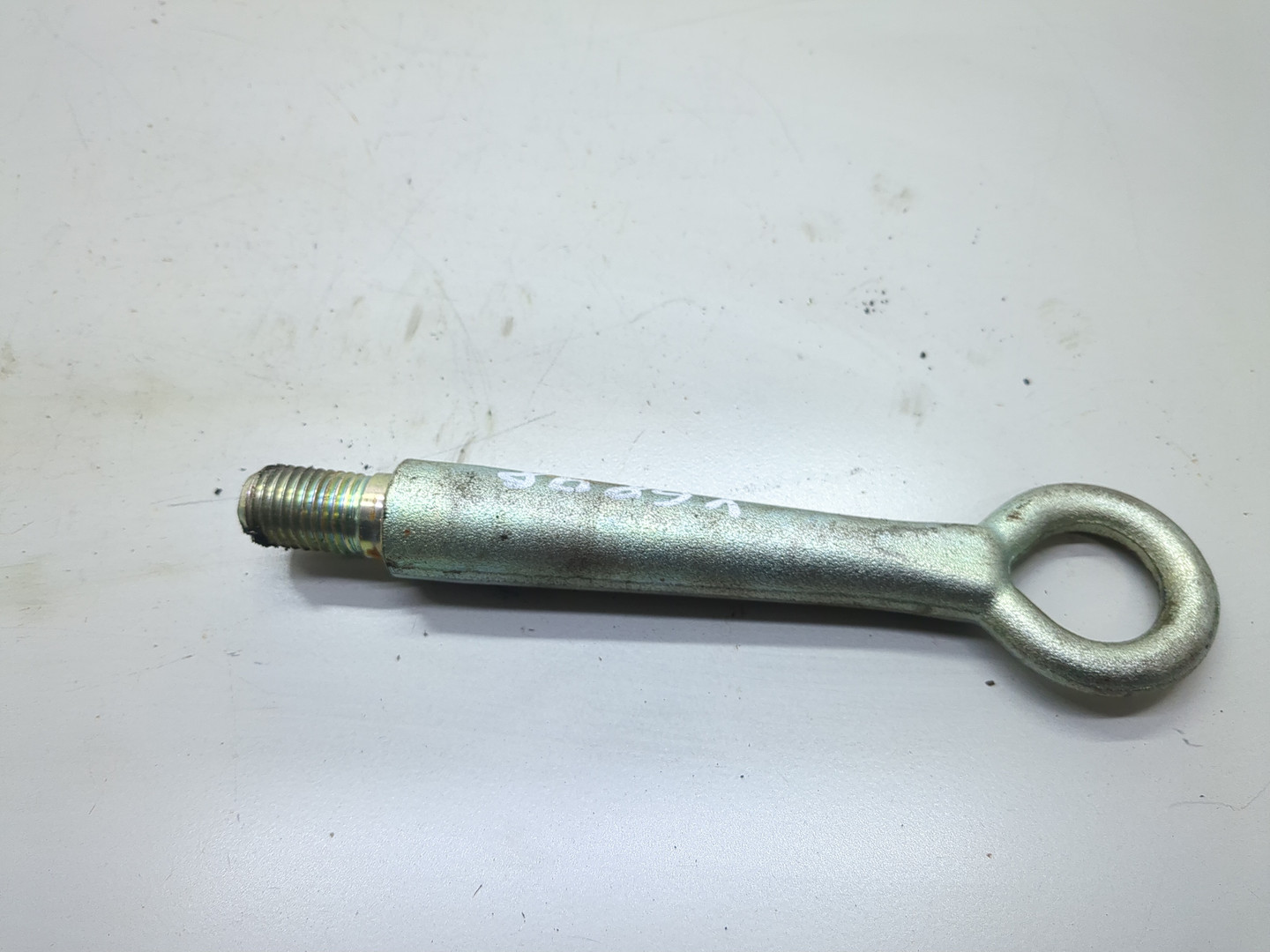 Крюк буксировочный