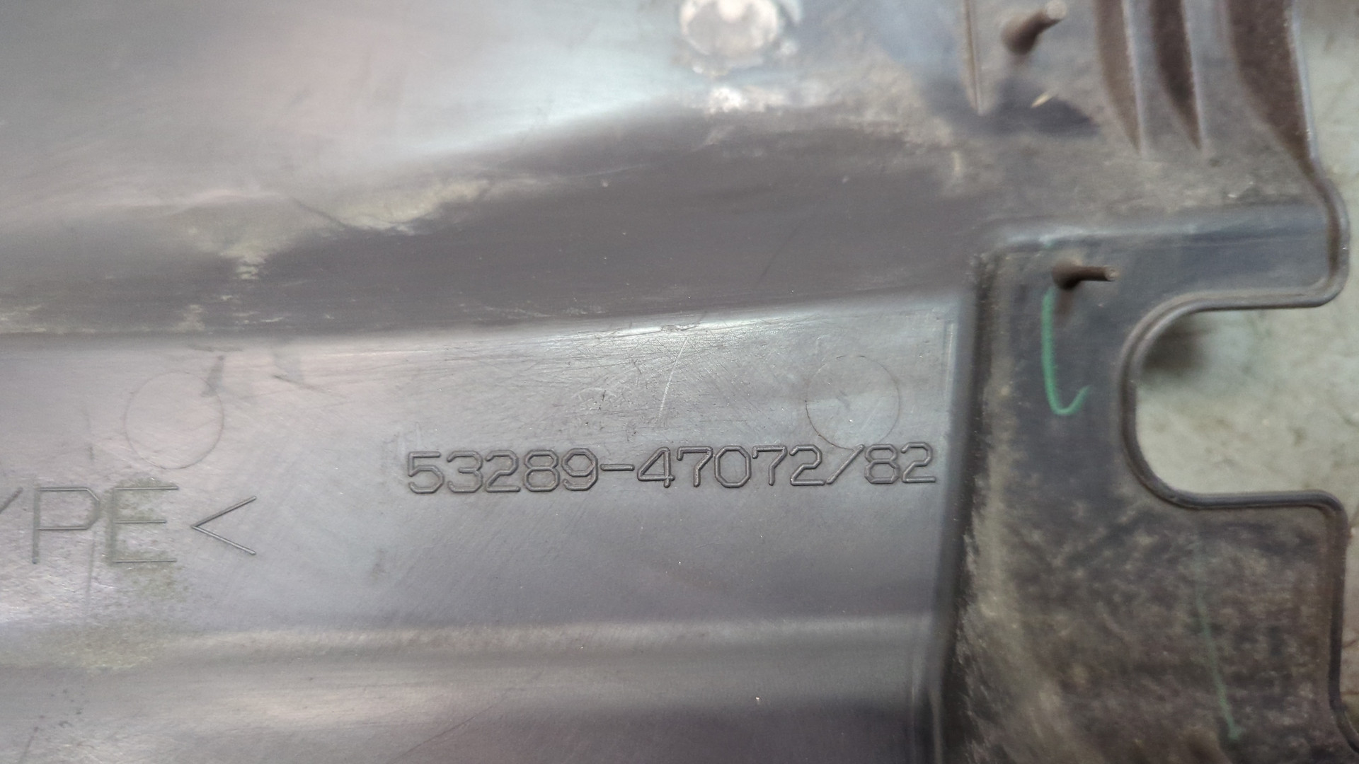 Кожух замка капота