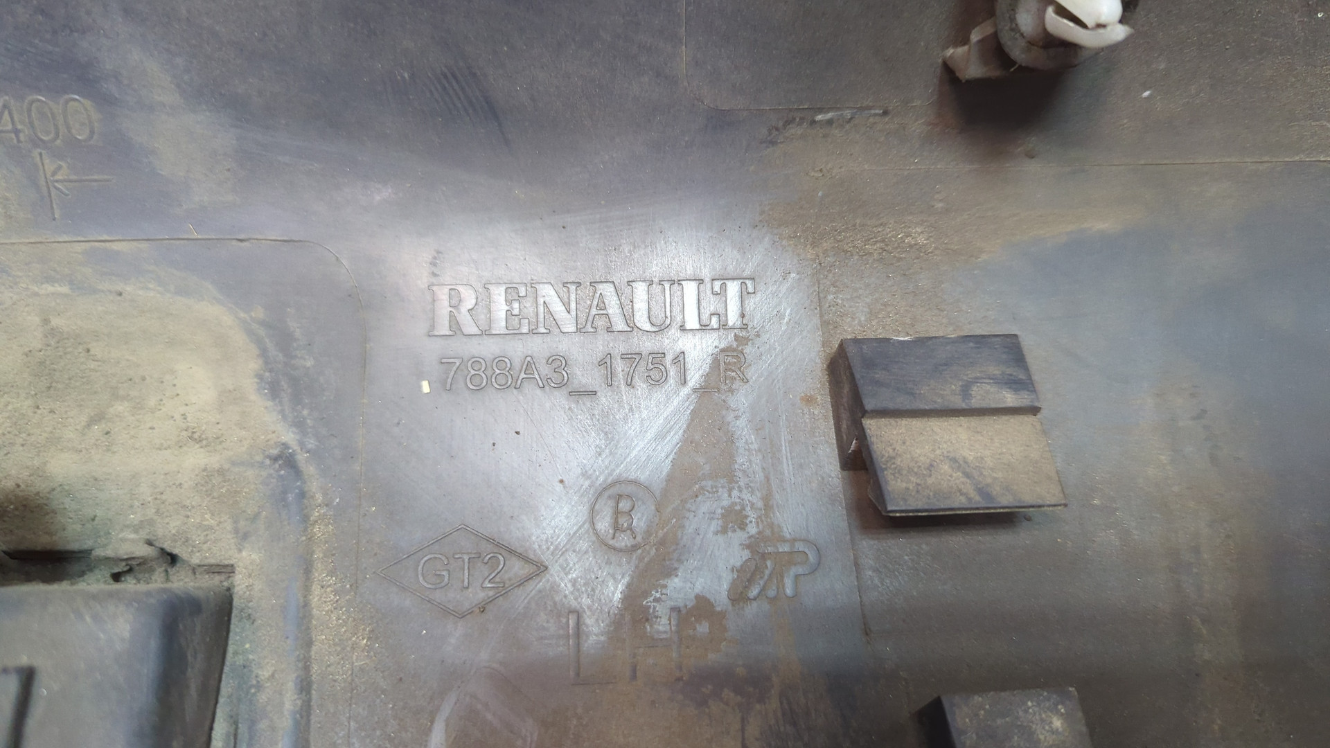 Накладка заднего крыла левого