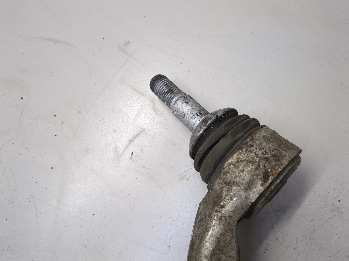 Рычаг передний левый