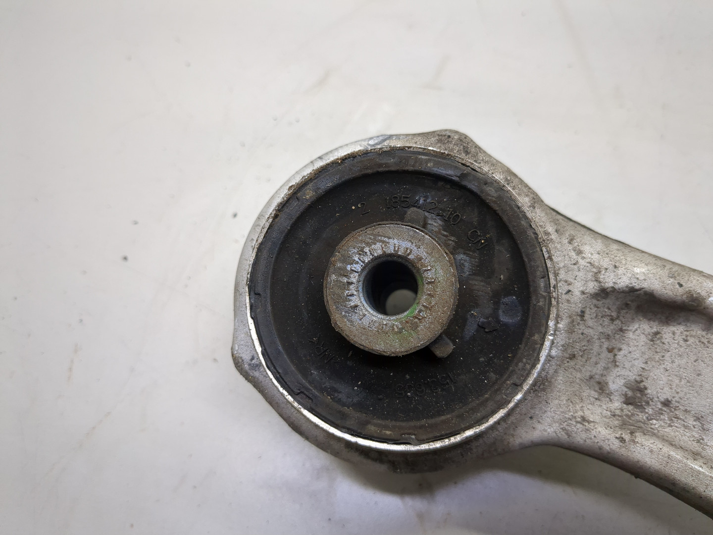 Рычаг передний левый