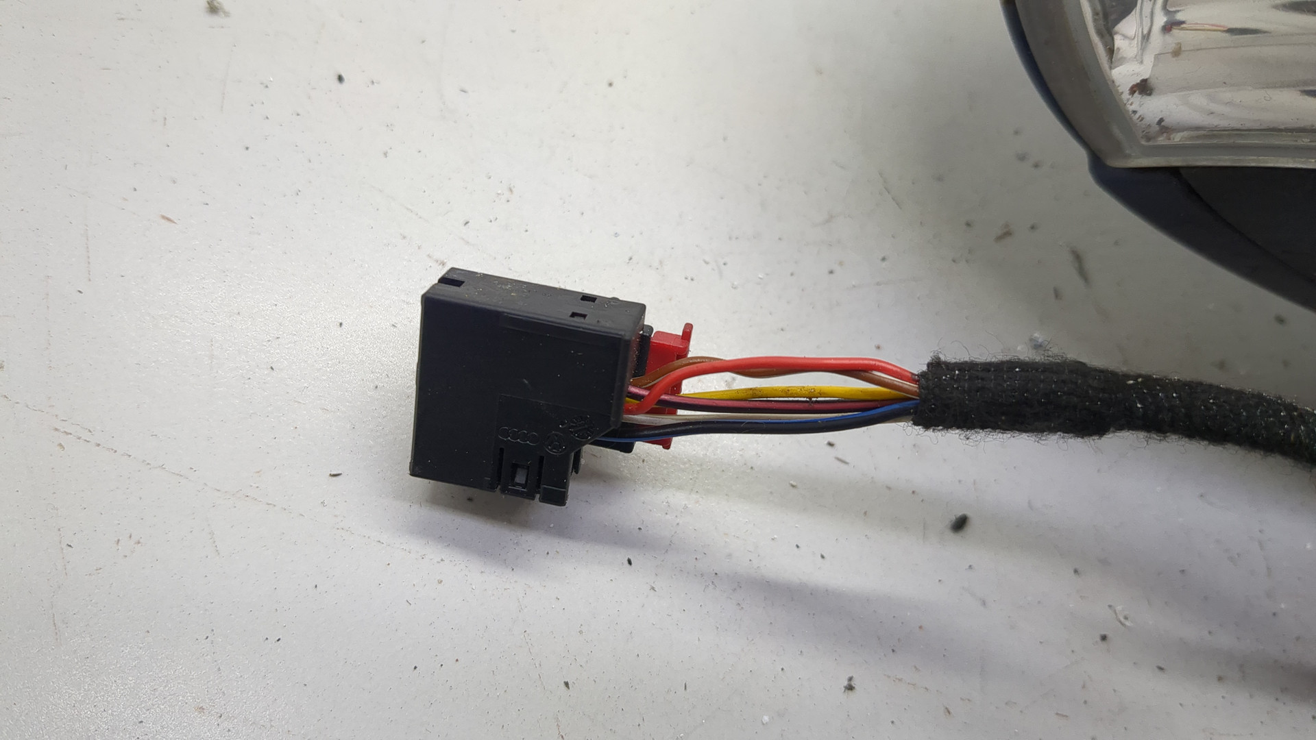 Зеркало правое электрическое