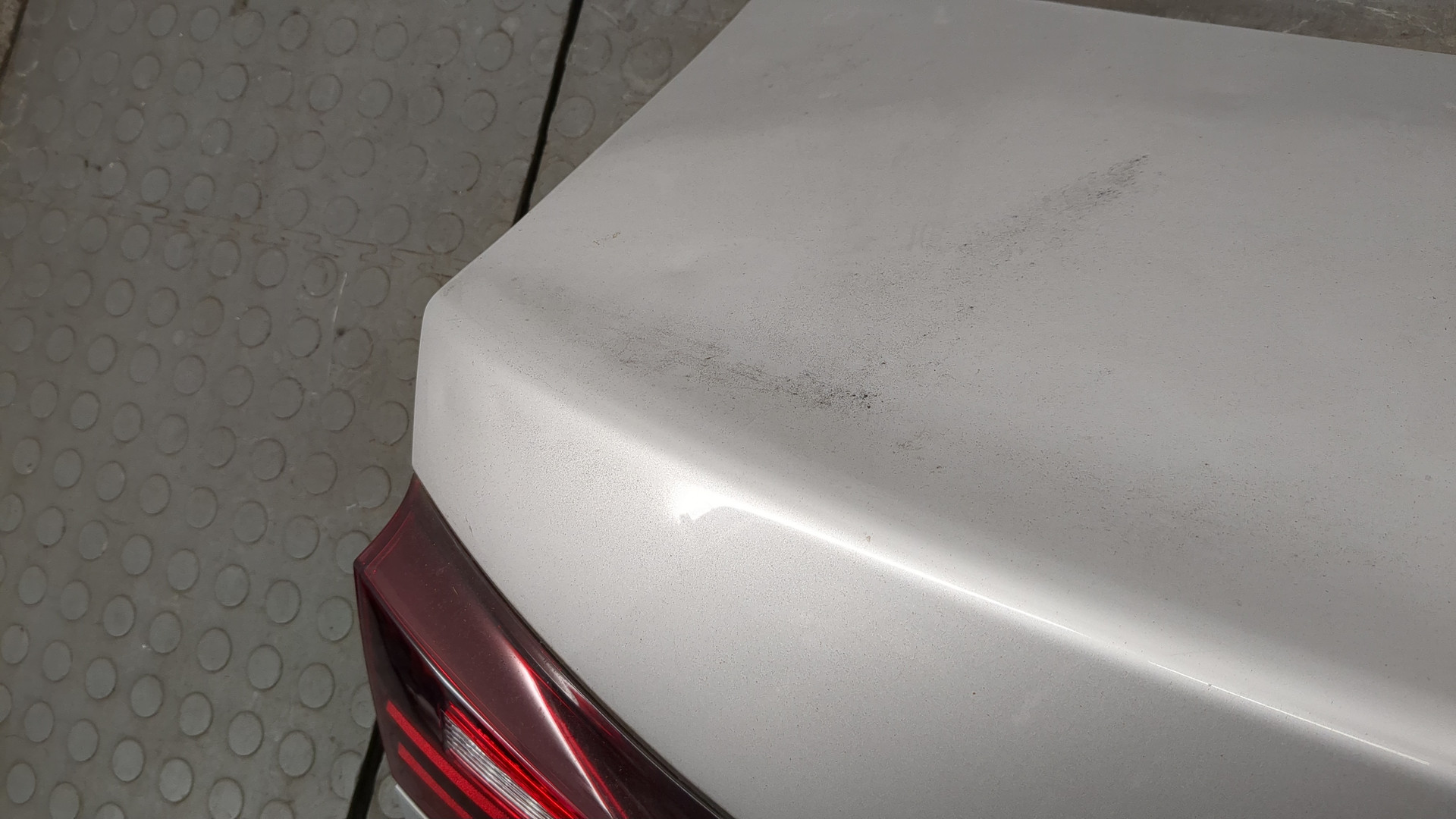 Дверь багажника