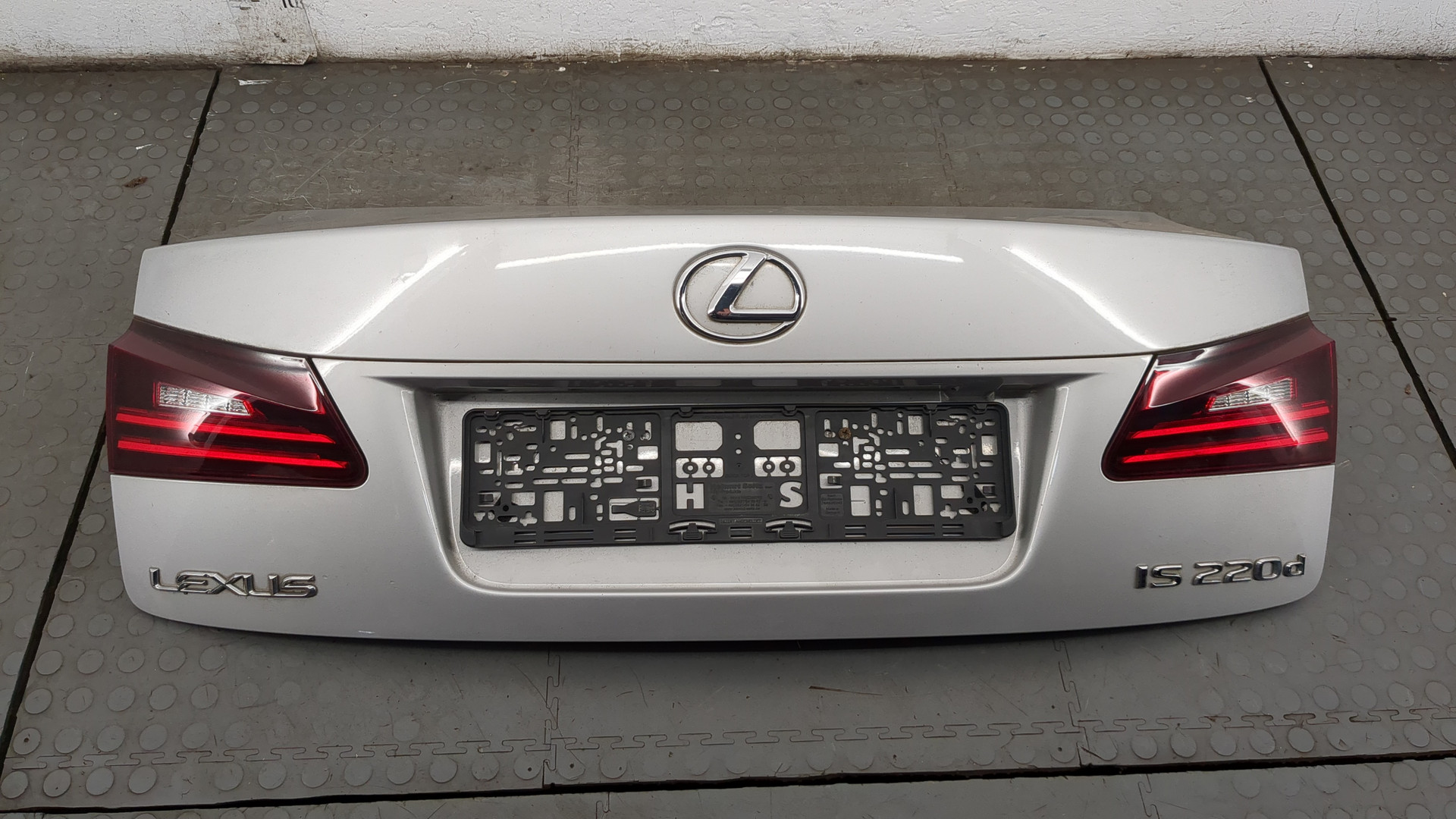 Дверь багажника