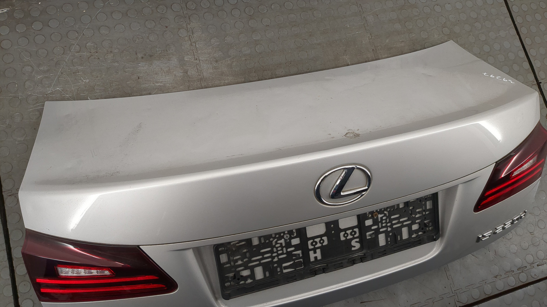 Дверь багажника