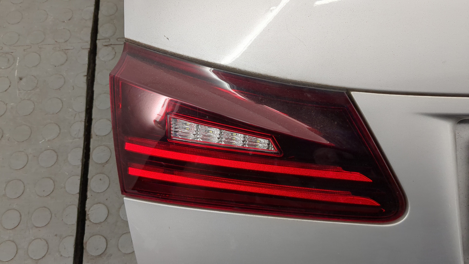 Дверь багажника