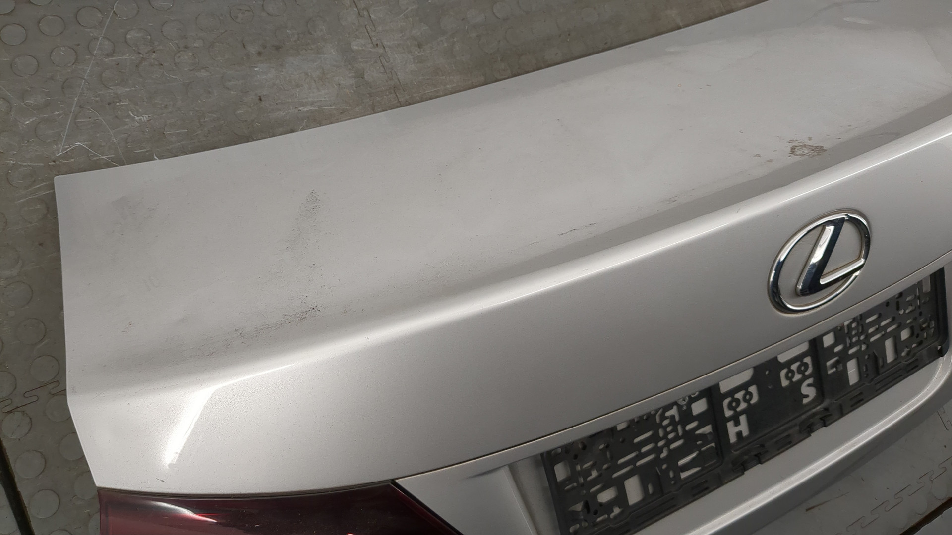 Дверь багажника