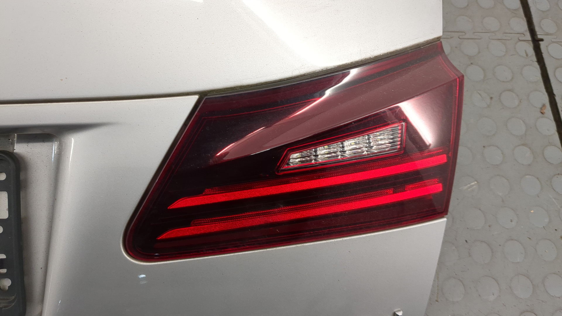 Дверь багажника