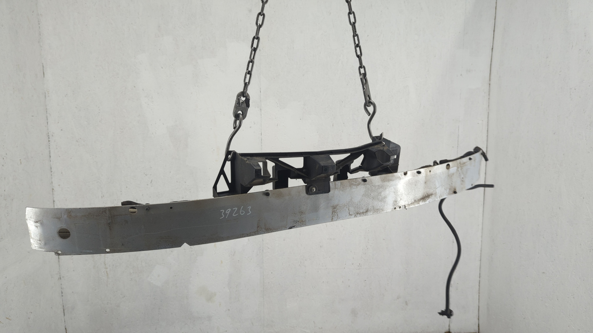 Усилитель переднего бампера